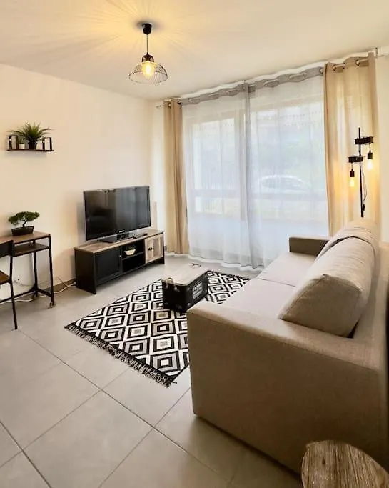 Apartment Villeurbanne • T2 Maubant • Hostisy