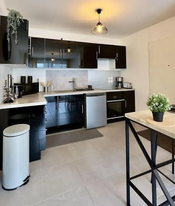 Villeurbanne • T2 Maubant • Hostisy Apartment